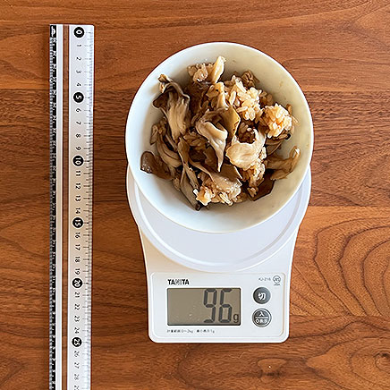 茶碗（小）1杯分の舞茸の炊き込みご飯