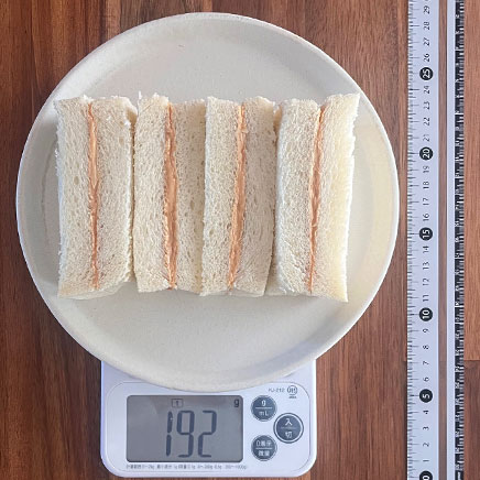 食パン4枚分のピーナッツバターサンドイッチ
