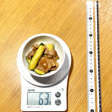 小鉢1杯分の豚肉とズッキーニの炒め物