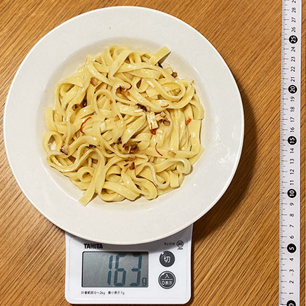 中皿1皿分の生パスタのペペロンチーノ