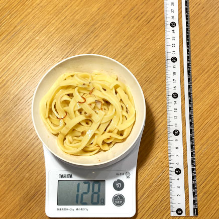 中鉢1杯分の生パスタのペペロンチーノ