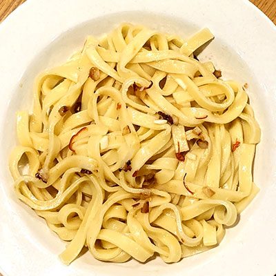 生パスタのペペロンチーノ