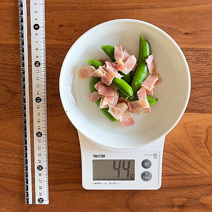 中皿1皿分のえんどう豆の炒め物