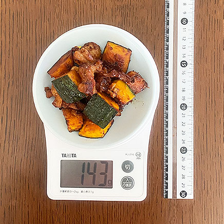 中皿1皿分のかぼちゃと鶏肉の煮物