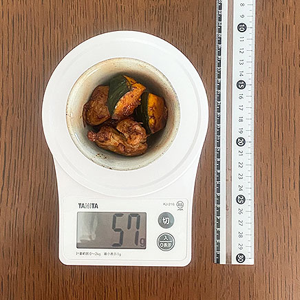 小鉢1杯分のかぼちゃと鶏肉の煮物