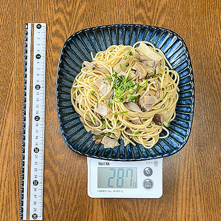 中皿1皿分のきのことベーコンのパスタ