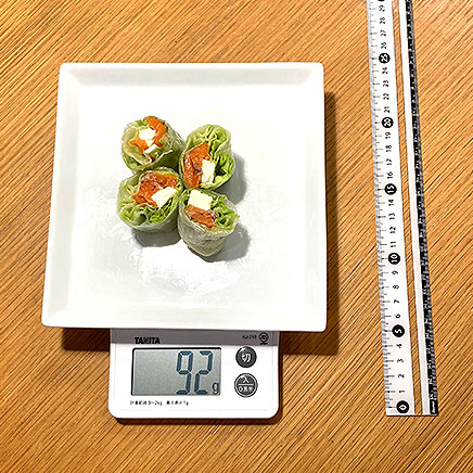 1本分のサーモンの生春巻き