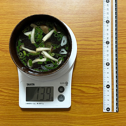 汁椀1杯分のしめじとにんにくの牛脂スープ