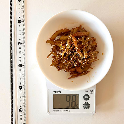 中皿1皿分のちくわとごぼうのきんぴら