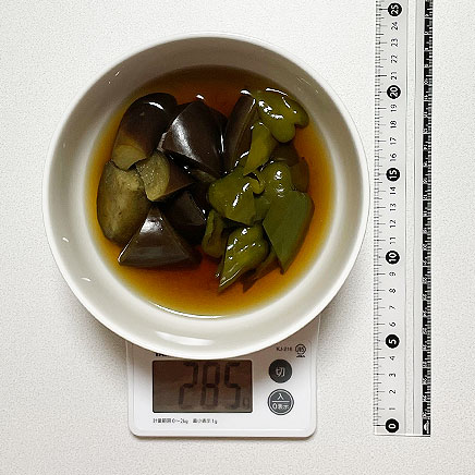 中鉢1杯分のなすとピーマンの煮物