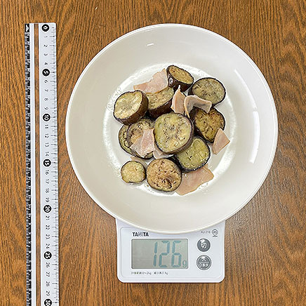 大皿1皿分のなすとベーコンのにんにく炒め