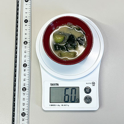 汁椀(小)1杯分のなすとわかめの味噌汁