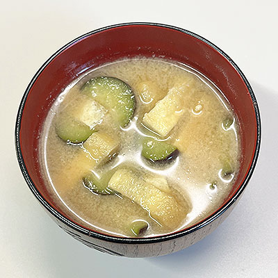 なすと油揚げの味噌汁