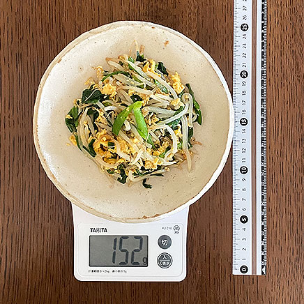 中皿1皿分のニラ玉もやし