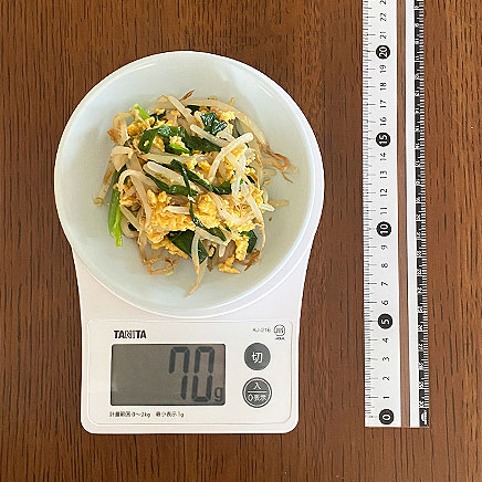 小皿（中）1杯分のニラ玉もやし