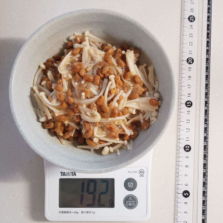 中鉢1杯分のえのき納豆