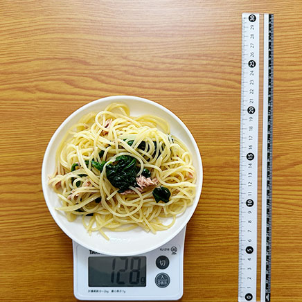 深皿（小）1皿分のほうれん草とツナの和風パスタ