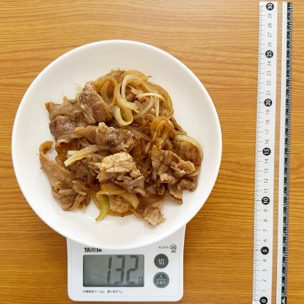 深皿（中）1皿分の牛肉と玉ねぎの焼肉のたれ炒め