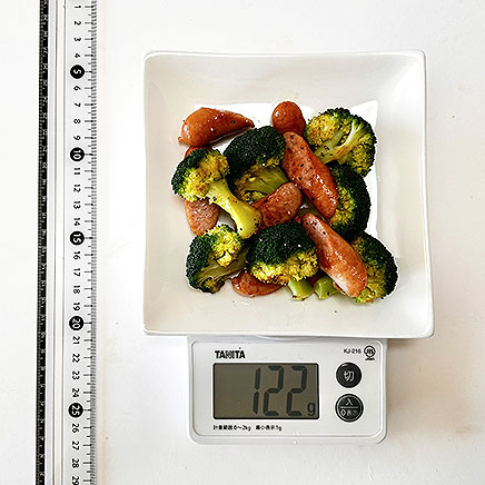 中皿1皿分のブロッコリーのウインナー炒め