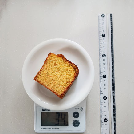 21×8cmのパウンド型1/8切れ分のはちみつカステラ