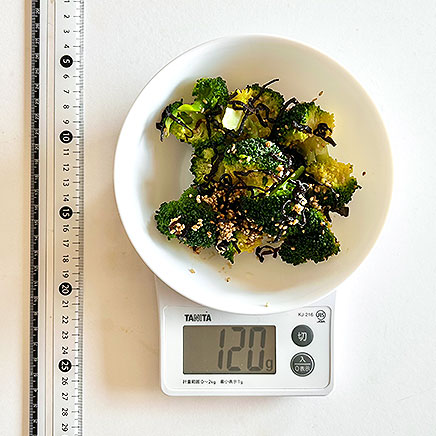 中皿1皿分のブロッコリーの塩昆布和え