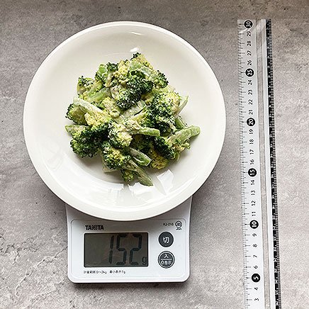 中皿（大）1皿分のブロッコリーの胡麻マヨネーズ和え