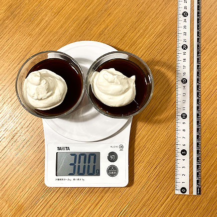 グラス（370ml）2杯分のホイップクリームコーヒーゼリー