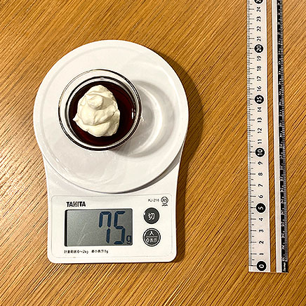 グラス（220ml）1/2杯分のホイップクリームコーヒーゼリー