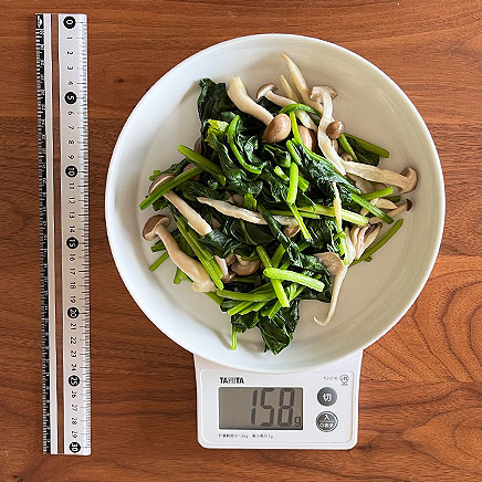 大皿1皿分のほうれん草としめじのソテー