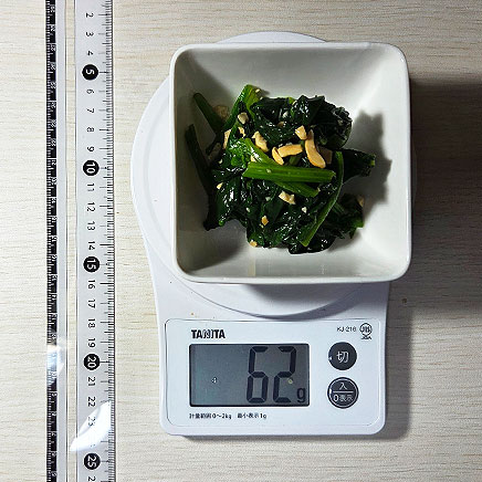 小鉢1杯分のほうれん草のピーナッツ和え