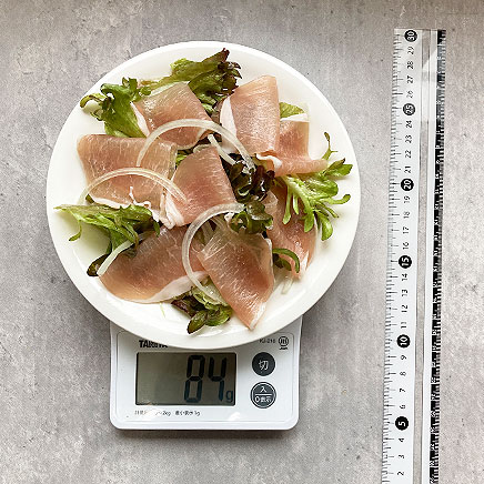 中皿(大)1皿分のリーフレタスと生ハムのサラダ