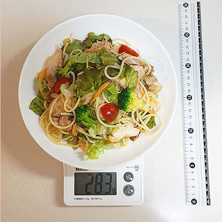 大皿（中）1皿分のローストチキンのパスタサラダ