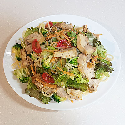 ローストチキンのパスタサラダ