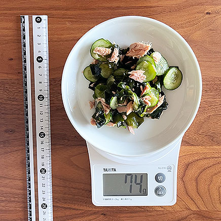 中皿1皿分のわかめときゅうりのツナ和え