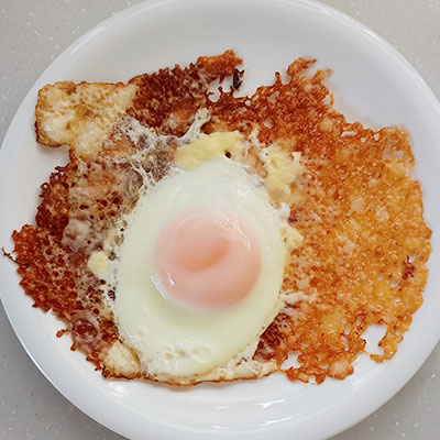チーズ目玉焼き