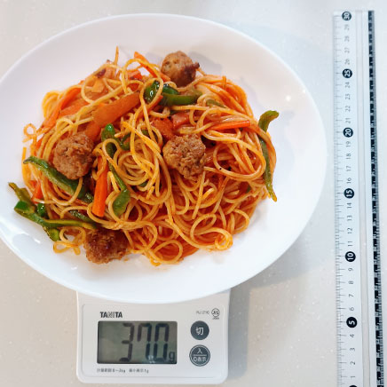 大皿1皿分のミートボールナポリタン