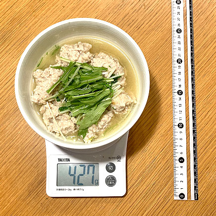 中鉢(大)1杯分の鶏つくねの柚子胡椒鍋(鶏団子のゆずこしょう鍋)