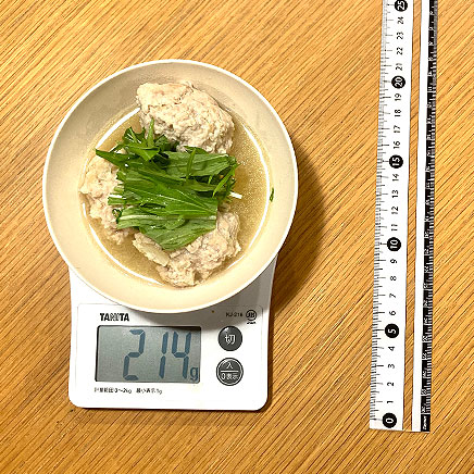 中鉢(小)1杯分の鶏つくねの柚子胡椒鍋(鶏団子のゆずこしょう鍋)