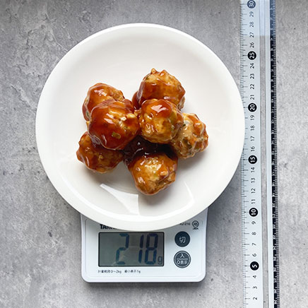 中皿1皿分の鶏団子の甘酢あんかけ