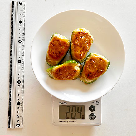 ピーマン2個分の鶏肉のピーマンの肉詰め