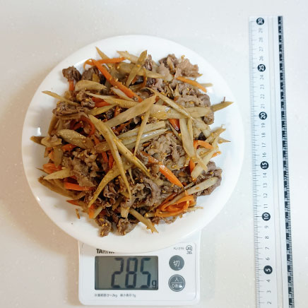 中皿1皿分の牛肉のきんぴらごぼう