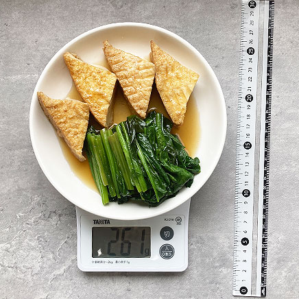 中皿1皿分の厚揚げとほうれん草の煮物