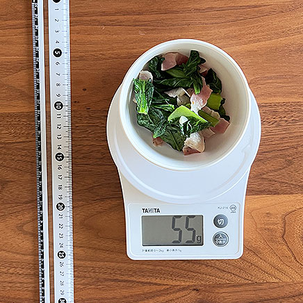 小鉢1杯分の小松菜とベーコンの炒め物