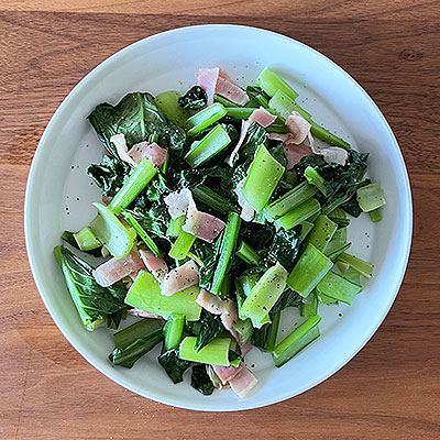 小松菜とベーコンの炒め物
