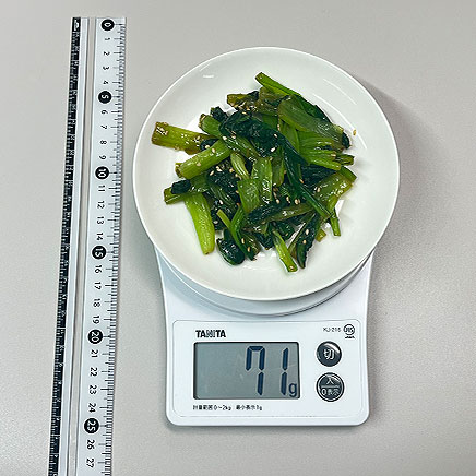 中皿1皿分の小松菜のナムル