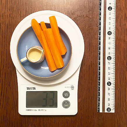 小皿（小）1皿分の人参スティックの味噌マヨディップ