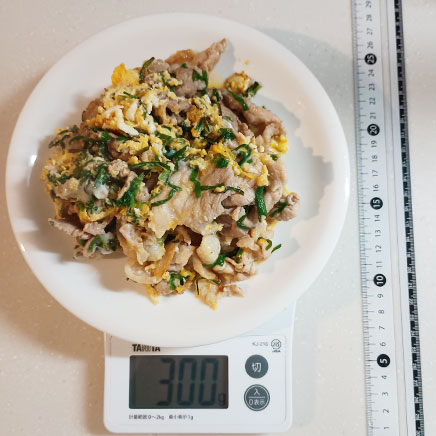 中皿1皿分の豚ニラ玉