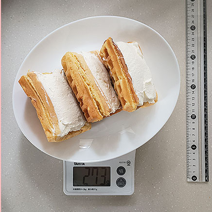3個分の生クリームワッフル