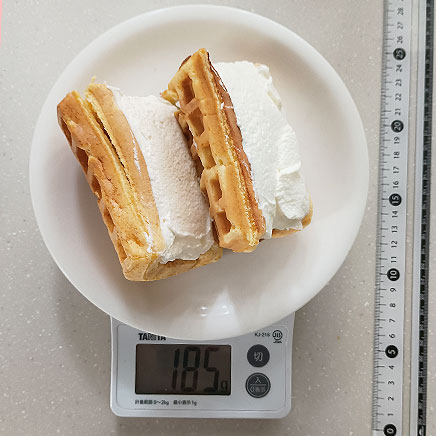 2個分の生クリームワッフル