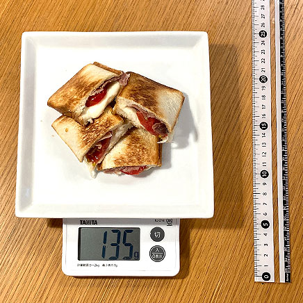 食パン2枚分の生ハムモッツァレラトマトのホットサンド